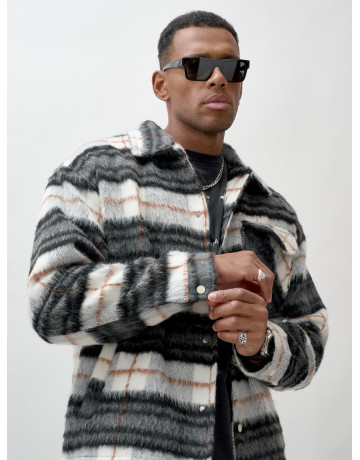 Ворсистая шерстяная рубашка для активного образа жизни.