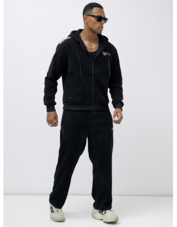 Мужской спортивный костюм для активного образа жизни.