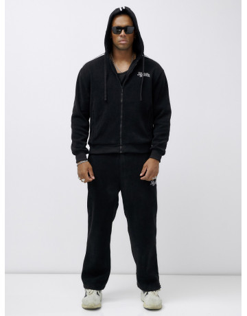 Мужской спортивный костюм для активного образа жизни.