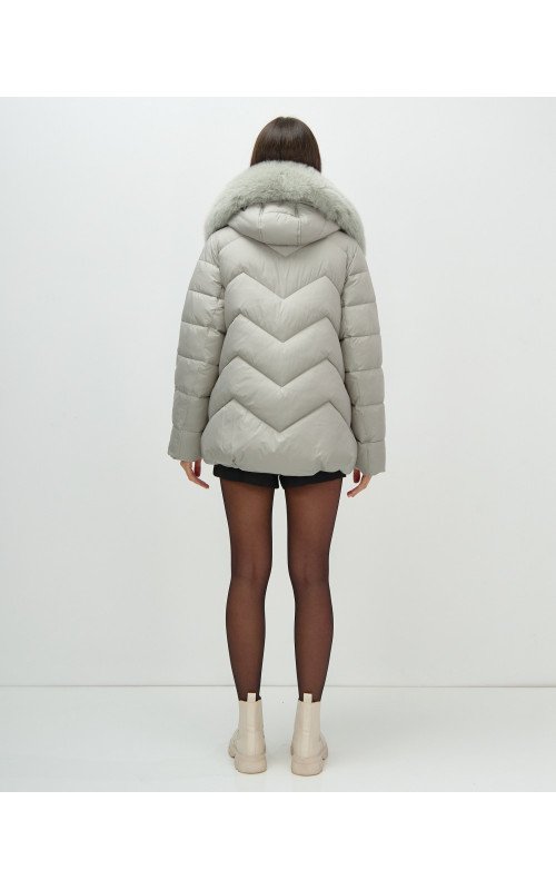 Пуховик для городской леди с мехом песца, защита от влаги и ветра