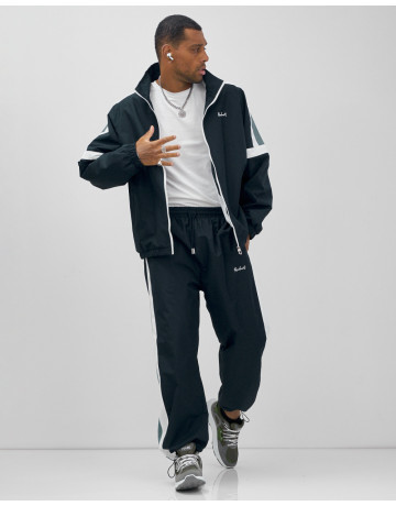 Спортивный костюм для мужчин: весна и лето.