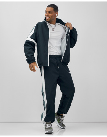 Спортивный костюм для мужчин: весна и лето.