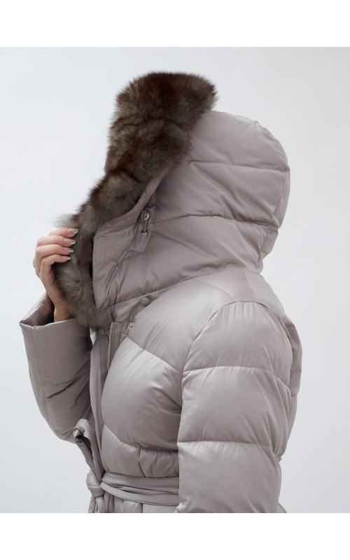 Длинный женский пуховик с мехом песца