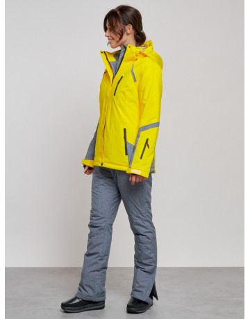 Женский горнолыжный костюм для зимних видов спорта.