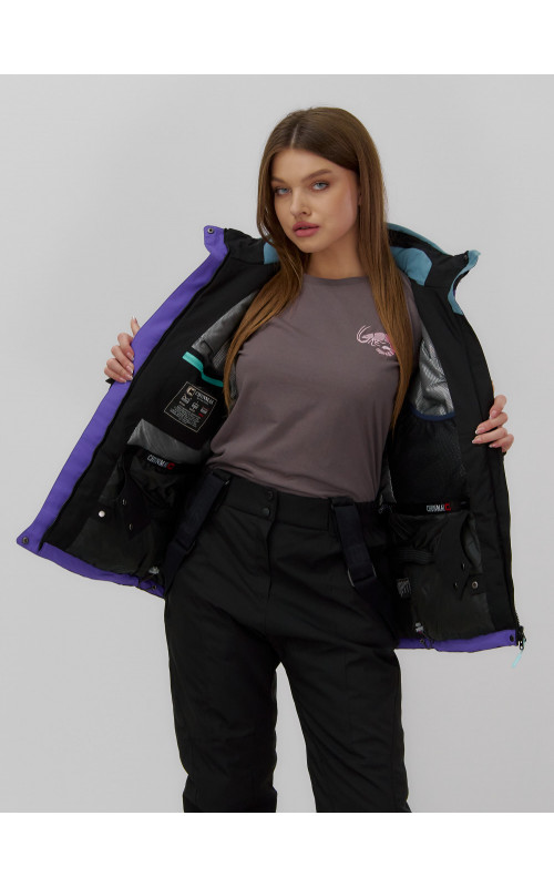 Женский зимний горнолыжный костюм для активного отдыха.