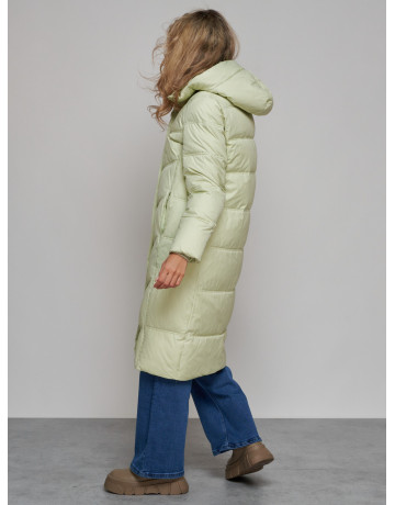 Длинный женский пуховик с капюшоном.