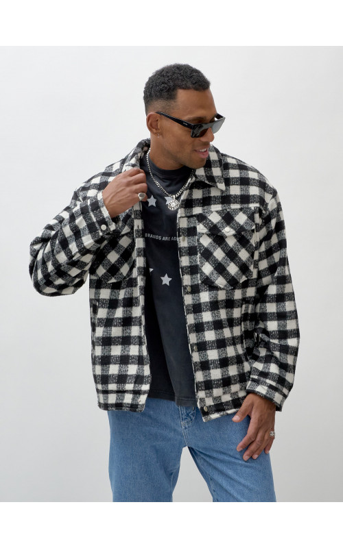 Мужская шерстяная рубашка прямого кроя в клетку.