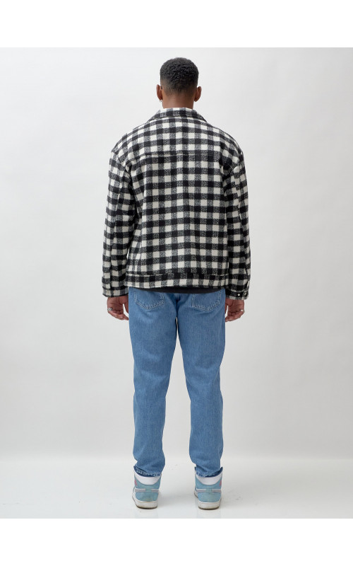 Мужская шерстяная рубашка прямого кроя в клетку.