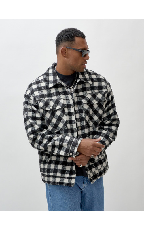 Мужская шерстяная рубашка прямого кроя в клетку.