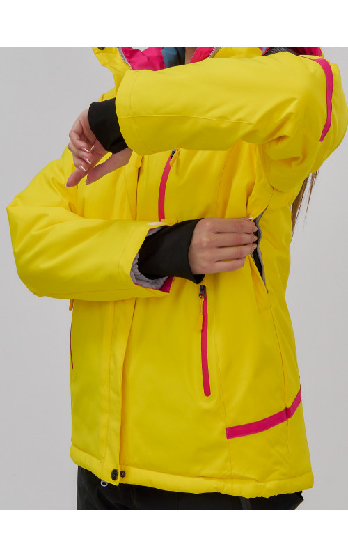 Женский горнолыжный костюм: стиль и комфорт для зимних приключений.