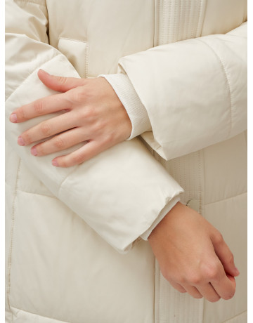 Длинный женский пуховик с капюшоном