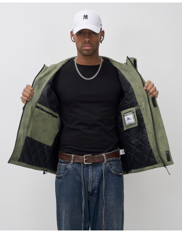 Спортивная мужская куртка для активного отдыха.