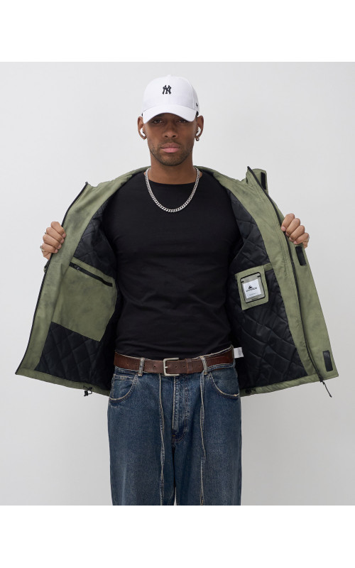 Спортивная мужская куртка для активного отдыха.