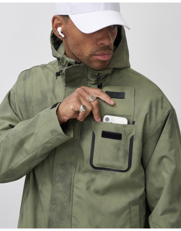 Спортивная мужская куртка для активного отдыха.