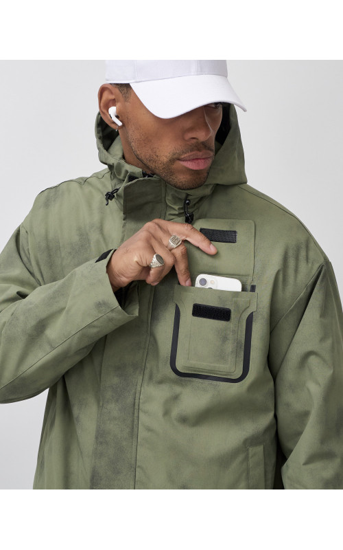 Спортивная мужская куртка для активного отдыха.