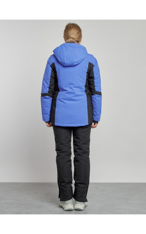 Женский горнолыжный костюм для зимних видов спорта.