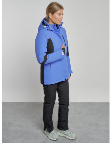 Женский горнолыжный костюм для зимних видов спорта.