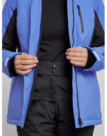 Женский горнолыжный костюм для зимних видов спорта.