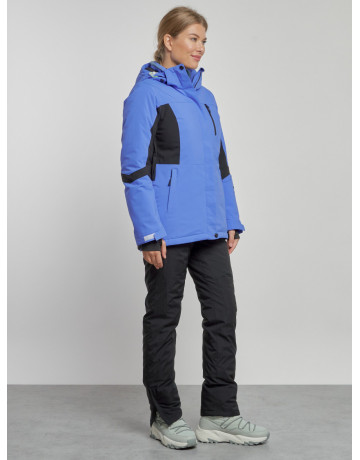 Женский горнолыжный костюм для зимних видов спорта.