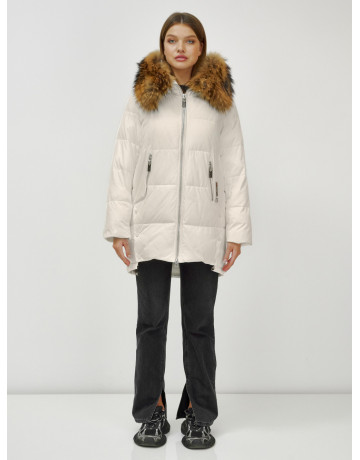 Женская зимняя куртка с меховой опушкой.