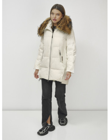 Женская зимняя куртка с меховой опушкой.