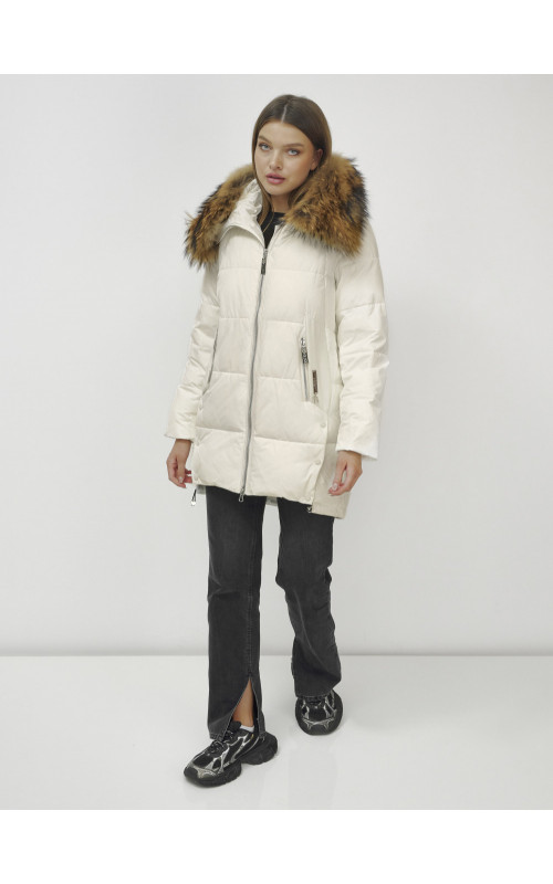 Женская зимняя куртка с меховой опушкой.