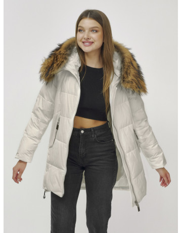 Женская зимняя куртка с меховой опушкой.