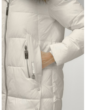 Женская зимняя куртка с меховой опушкой.