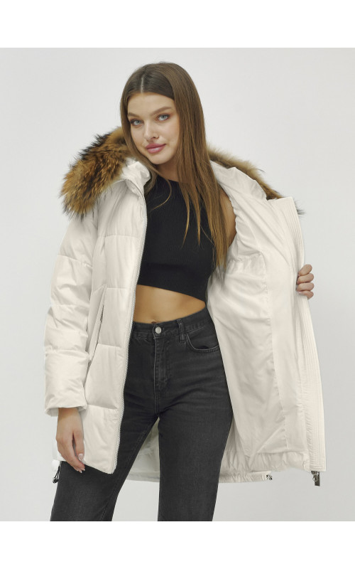 Женская зимняя куртка с меховой опушкой.