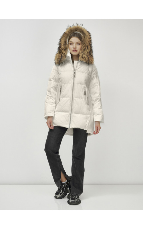 Женская зимняя куртка с меховой опушкой.