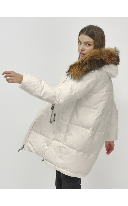 Женская зимняя куртка с меховой опушкой.