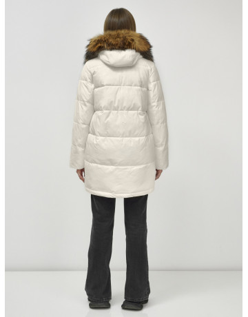 Женская зимняя куртка с меховой опушкой.