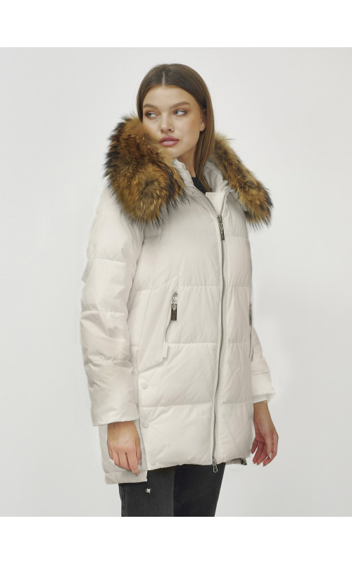 Женская зимняя куртка с меховой опушкой.