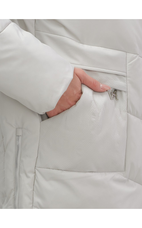 Утеплённая женская куртка с капюшоном для осени и зимы.