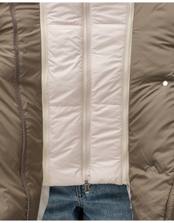 Женская зимняя куртка с капюшоном: стиль и комфорт для холодной зимы