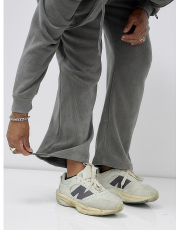 Мужской спортивный костюм для активного образа жизни.