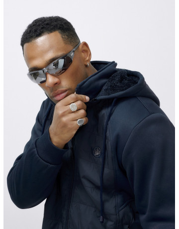 Мужской зимний спортивный костюм для активного отдыха.