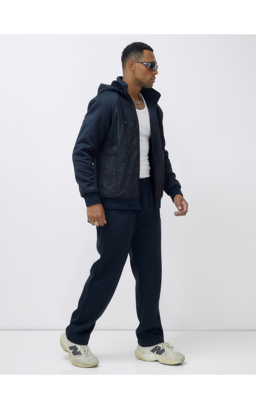 Мужской зимний спортивный костюм для активного отдыха.