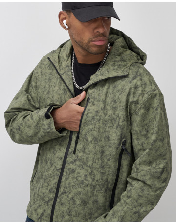 Мужская спортивная куртка «Хит сезона»: стиль и защита для активных мужчин