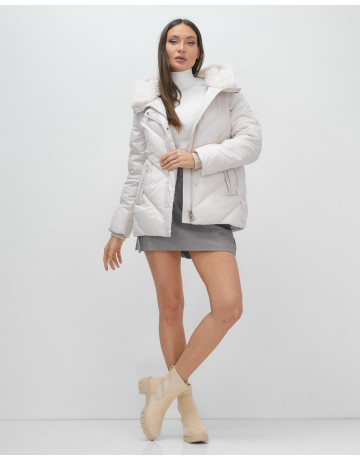 Женский зимний пуховик «Модный» с мехом.