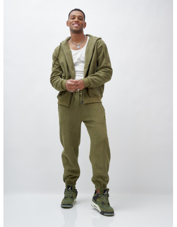 Утеплённый демисезонный костюм для мужчин свободного кроя.