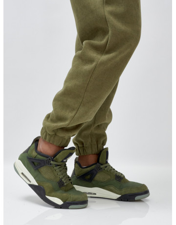 Утеплённый демисезонный костюм для мужчин свободного кроя.