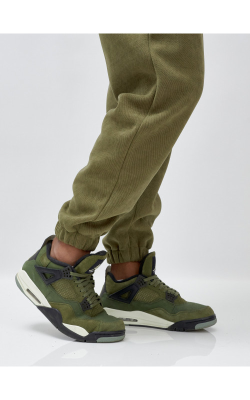 Утеплённый демисезонный костюм для мужчин свободного кроя.