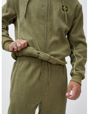 Утеплённый демисезонный костюм для мужчин свободного кроя.