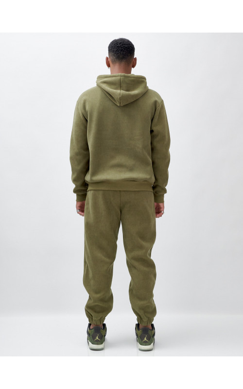 Утеплённый демисезонный костюм для мужчин свободного кроя.