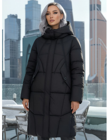 Длинный женский пуховик с капюшоном.
