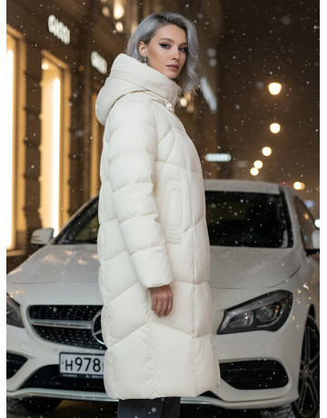 Длинный пуховик для женщин с капюшоном.