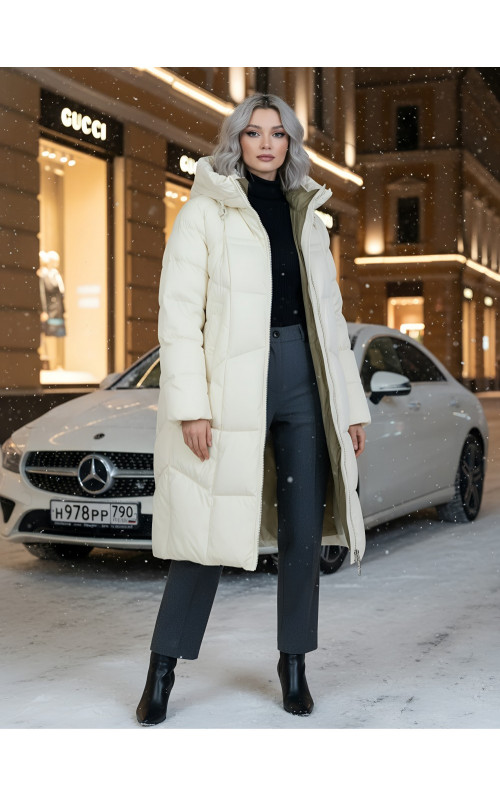 Длинный пуховик для женщин с капюшоном.