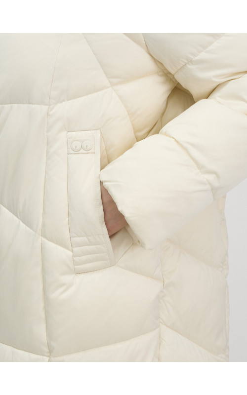 Длинный пуховик для женщин с капюшоном.