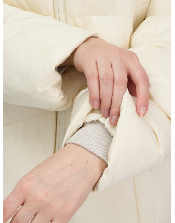 Длинный пуховик для женщин с капюшоном.